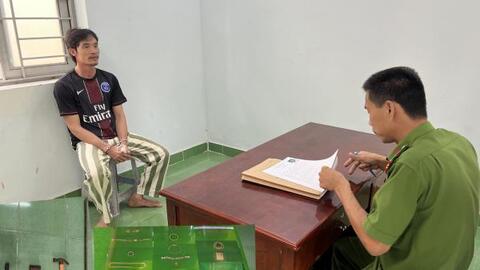 Chồng cạy két sắt trộm tiền của vợ