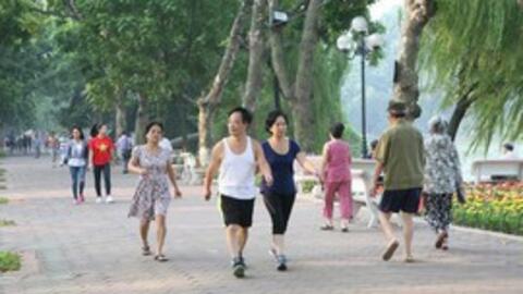 Ở tuổi 54, vị giáo sư này bắt đầu đi bộ 10.000 bước mỗi ngày và duy trì việc đó trong 18 năm: Kết quả nhận về bất ngờ!