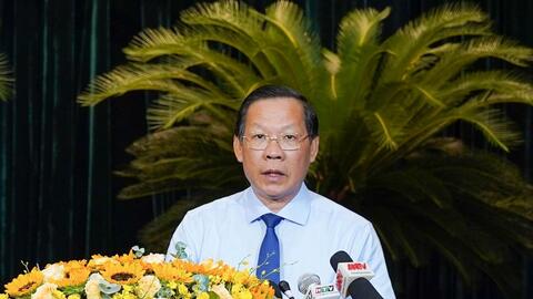 Chủ tịch UBND TP HCM giao quyền Phó Chủ tịch xử phạt hành chính