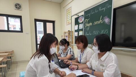 Phụ huynh sốt sắng tìm cửa "ngách" cho con vào trường điểm