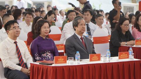 Dạy học trò tuân thủ luật từ bài học "bố đừng vượt đèn đỏ"