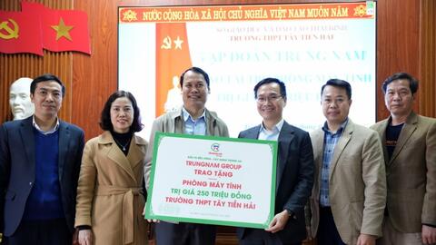 Trungnam Group tặng phòng máy tính trị giá 250 triệu đồng tại Thái Bình