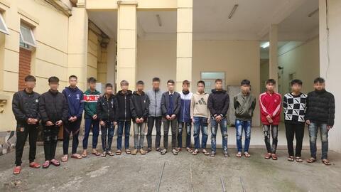Bắt giữ 15 thanh, thiếu niên mang dao kiếm đi gây rối