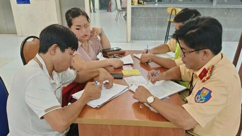 Xử phạt vụ xe cứu thương chở nghệ sĩ đi ra mắt phim