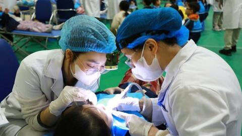 Chăm sóc sức khoẻ nha học đường cho 1.300 học sinh