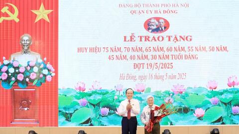 Quan tâm, lắng nghe ý kiến đóng góp của các đảng viên lão thành