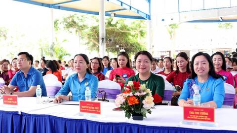 Biểu dương 100 gia đình công nhân, viên chức Thủ đô tiêu biểu