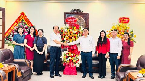 Lãnh đạo TP Hà Nội chúc mừng các cơ quan báo chí