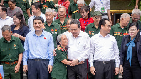 Chủ tịch Quốc hội: Phải quan tâm chăm lo các gia đình chính sách, người có công