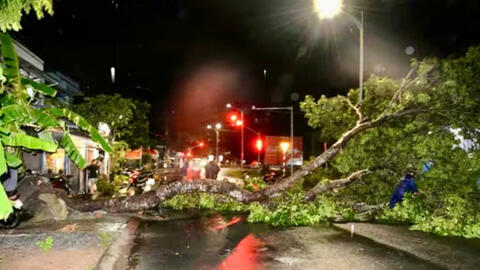 Đồng Tháp: Dông lốc gây sập, tốc mái 140 ngôi nhà, 8 người bị thương