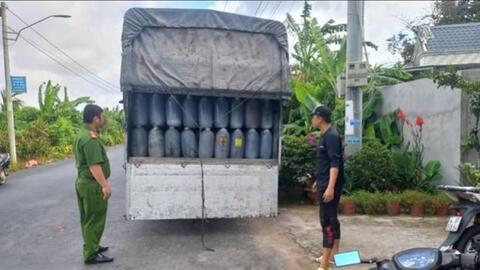 Vĩnh Long: Phát hiện hơn 13 tấn dầu ăn thải chuẩn bị đưa ra thị trường