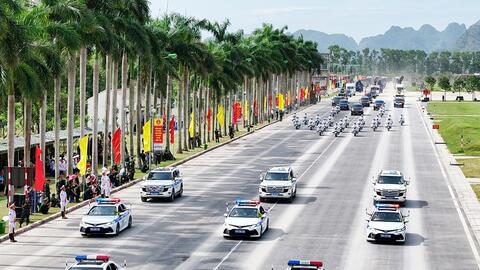 Dàn xe đặc chủng và khí tài hiện đại của lực lượng Công an thực hiện nhiệm vụ diễu binh, diễu hành