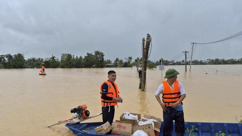 Thanh Hóa: Nỗ lực tiếp tế cho người dân vùng rốn lũ Nông Cống