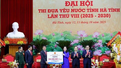 Phó Chủ tịch nước dự Đại hội Thi đua yêu nước tỉnh Hà Tĩnh