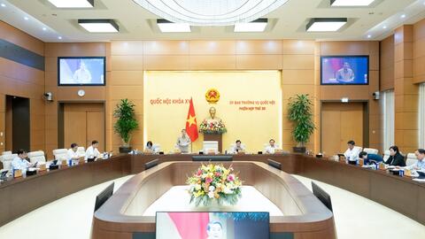 Phiên họp thứ 50 của Ủy ban Thường vụ Quốc hội: Đánh giá kỹ tác động đến an toàn nợ công