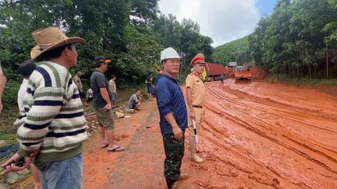 Còn hơn 70 vị trí tắc đường trên các tuyến quốc lộ qua miền Trung