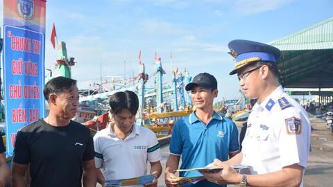 Vùng Cảnh sát biển 3 tuyên truyền phòng, chống IUU và ký kết hợp tác