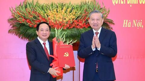 Tổng Bí thư Tô Lâm trao quyết định bổ nhiệm Đại tướng Trịnh Văn Quyết giữ chức Trưởng ban Tuyên giáo và Dân vận Trung ương