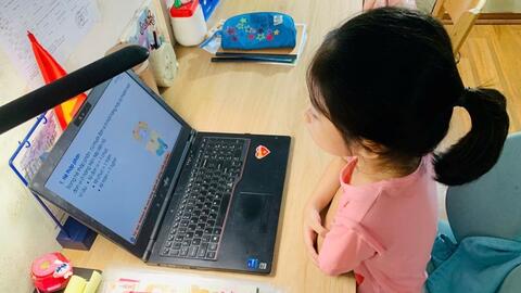 Bảo vệ người yếu thế trên không gian mạng