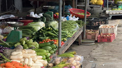 TP. Hồ Chí Minh: Nguồn cung giảm mạnh, thị trường rau xanh bị đẩy giá