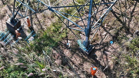 Hoàn thành thay thế cách điện 62 vị trí ĐZ 500kV Sơn La – Hòa Bình