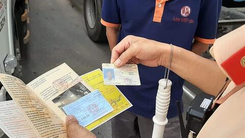 Người điều khiển ô tô không có bảo hiểm bắt buộc bị phạt tới 600 nghìn đồng