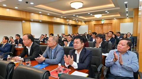 Năm trụ cột thể chế tạo cú hích phát triển năng lượng