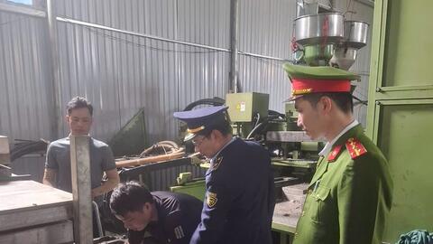 Thanh Hóa: Bắt giữ 7.000 đôi dép giả mạo nhãn hiệu Adidas