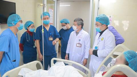 Bệnh viện E báo động đỏ cấp cứu 15 nạn nhân vụ cháy ngõ 82, phố Trần Cung (Hà Nội)