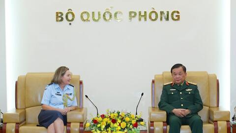 Thượng tướng Hoàng Xuân Chiến tiếp Tùy viên Quốc phòng New Zealand