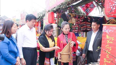 Nghệ An: 'Sắc xuân vùng cao, ấm tình đồng bào' lan tỏa tinh thần sẻ chia
