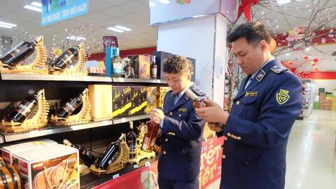 Lai Châu: Hàng Tết dồi dào, thị trường ổn định