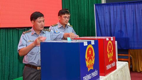 Tổ chức bầu cử sớm và tiễn đoàn thực hiện nhiệm vụ bầu cử sớm trên biển