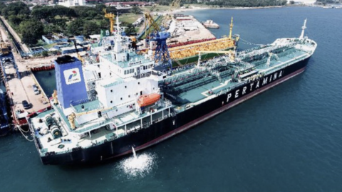 Nhiều tàu chở dầu bị mắc kẹt do chiến sự Trung Đông