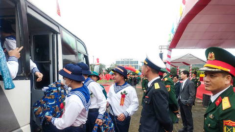 Gần 1.700 tân binh Hà Tĩnh lên đường tòng quân