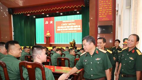 Trường Sĩ quan Lục quân 2 ân cần, chu đáo đón mừng chiến sĩ mới