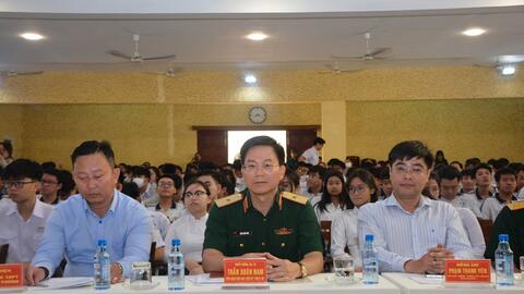 Hơn 500 học sinh TP Hồ Chí Minh tìm hiểu cơ hội học tập trong Quân đội