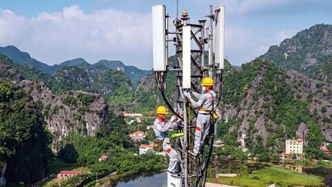 Lạng Sơn: Thúc đẩy chuyển đổi số, xóa thôn, bản lõm sóng băng rộng di động