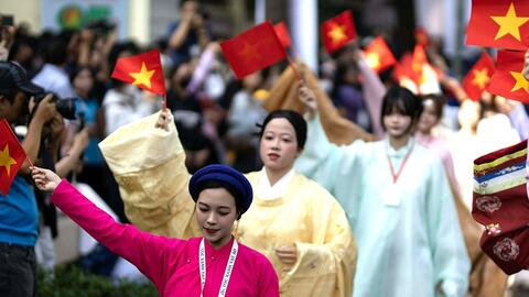 Lan tỏa tình yêu trang phục truyền thống Việt Nam trong cộng đồng