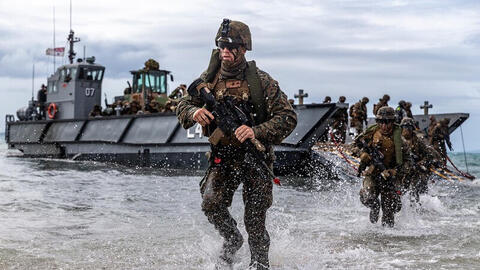 Mỹ tính nước cờ quân sự để gỡ ‘nút thắt’ tại eo biển Hormuz