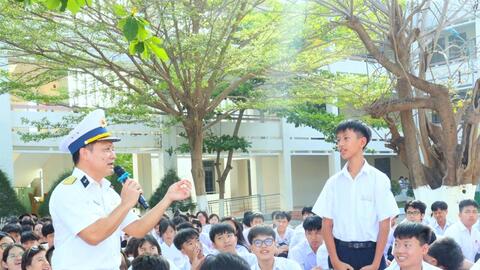 Khánh Hòa: Hơn 1.000 giáo viên và học sinh được tuyên truyền về biển, đảo Việt Nam