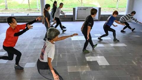 “Parkour” giúp người già Singapore tăng cường sức khỏe và sự tự tin