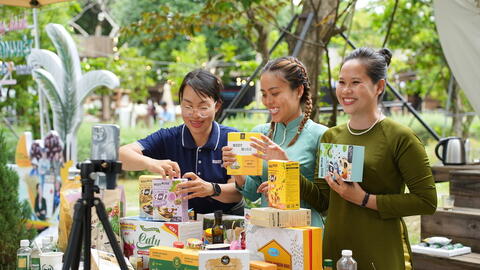 Định hình trụ cột mới cho thương mại điện tử xuyên biên giới