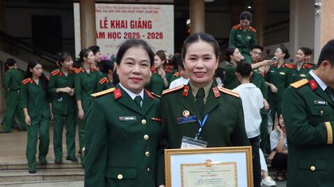 Hành trình chinh phục tiếng Việt và giấc mơ báo chí của nữ quân nhân Lào