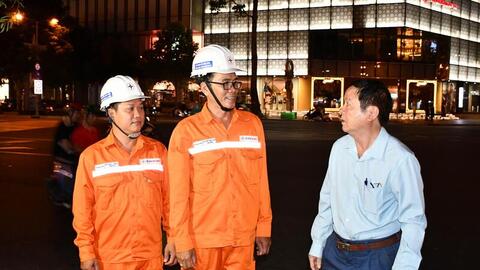 Tiết kiệm điện, hàng loạt biển quảng cáo lớn tắt điện sau 22 giờ