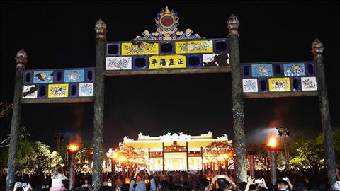 Níu chân du khách bằng sản phẩm du lịch đêm