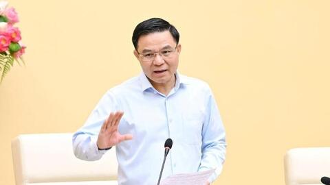 Bộ trưởng Lê Mạnh Hùng làm việc với Cục Quản lý và Phát triển thị trường trong nước