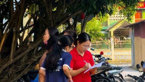Những người thức cùng mùa thi