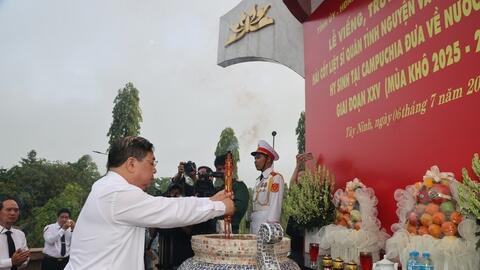 Phó Thủ tướng Thường trực Phạm Gia Túc dự Lễ viếng, truy điệu và an táng hài cốt liệt sĩ tại Tây Ninh