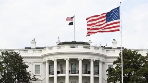 Tổng thống Trump ký sắc lệnh mới siết quyền công dân theo nơi sinh, mở rộng chống “du lịch sinh con”